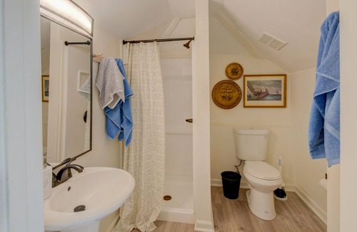 Vollintine-Evergreen House | Parkway Paradise - 4BR 3.5BA Elegant & Spacious Sleeps 10