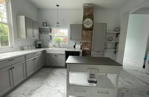 Shelbyville House | Parris on Main - Perfect for downtown Shelbyville, Bourbon Trail, and the Derby