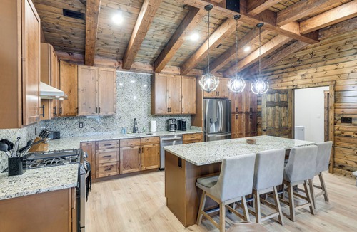 Carlisle House | Patio & Views: Country Getaway in Bluegrass Region
