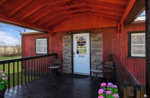 Horse Cave Cabin | Patrick's Place farm w/animals near Mammoth Cave