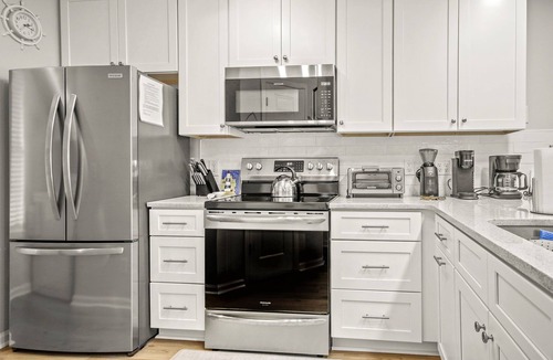 Pawleys Island Condo | Pawleys Island Condo with Golf Views Minutes to beach Pool/Hot Tub Dog-friendly