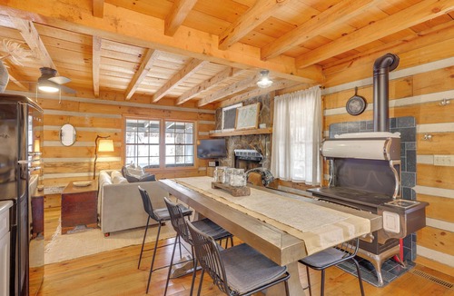 Dial Cabin | 'Peace of Aska' Cabin w/ Hot Tub & Fire Pit!