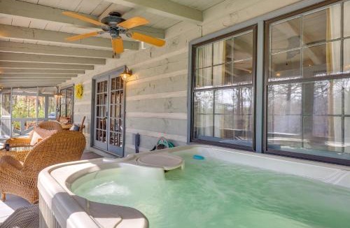 Dial House | 'Peace of Aska' Cabin w/Hot Tub & Fire Pit!