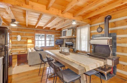 Dial House | 'Peace of Aska' Cabin w/Hot Tub & Fire Pit!