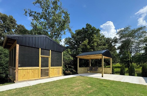 Lawrenceburg House | Peaceful 2-bedroom, 1 bath housein charming Lawrenceburg, TN