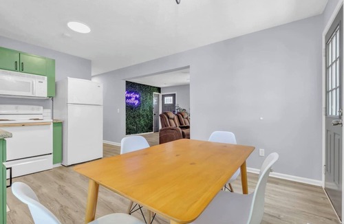 Parker House | Peaceful 2BR | King Bed | Near DT Greenville
