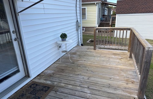 Ashland House | Peaceful 3 bed, near hospitals and downtown,screened porch, deck, firepit