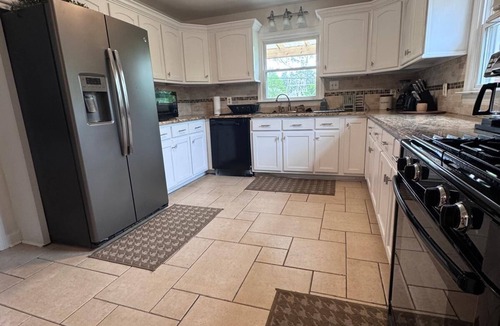 East Memphis House | Peaceful 6BR Home Near Shelby Farms Park-Big Backyard & Lots of Parking.