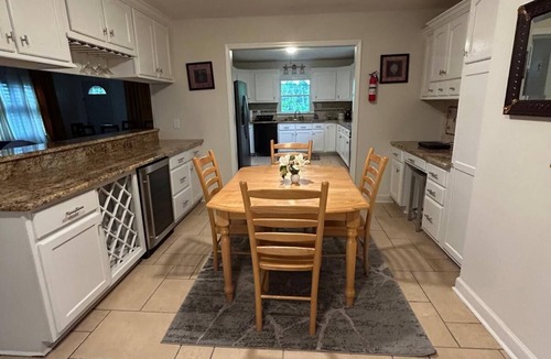 East Memphis House | Peaceful 6BR Home Near Shelby Farms Park-Big Backyard & Lots of Parking.