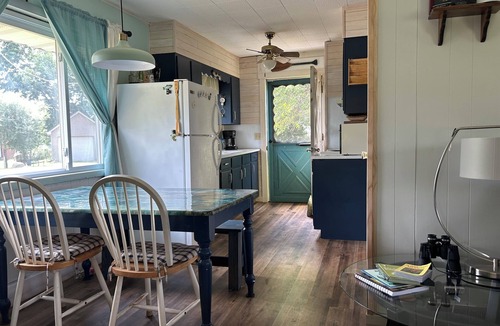 Evart House | Peaceful and Private Lake Escape at the Cottage, Perfect for Quiet Getaways
