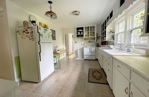 Julian Cottage | Peaceful Artist's Country Cottage in Whitsett