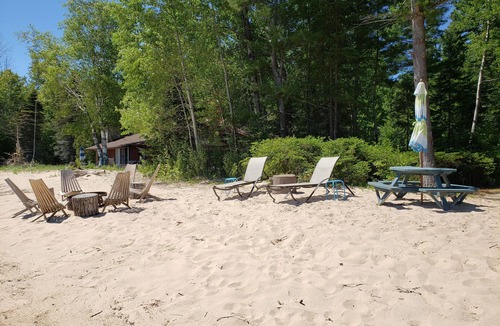 Harrisville House | Peaceful Beach Retreat