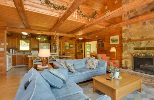 Fishertown House | Peaceful Bedford Escape: Deck & Stunning Views!