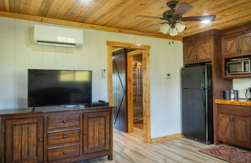Walnut Shade Cabin | Peaceful Cabin-Breathtaking Views near Branson, MO