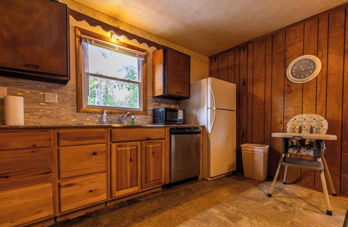 Benton Apartment | Peaceful Cabin on Kentucky Lake