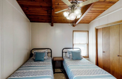 Prosperity House | Peaceful, dog-friendly getaway with gorgeous lake view, grill, & central AC