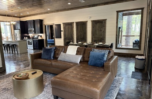 Pickens Cabin | Peaceful Family Retreat with Fido!