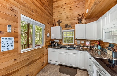 Fort Payne Cabin | Peaceful Hideaway Treehouse near Little River Canyon National Preserve!