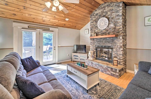 Highlands House | Peaceful Highlands Home w/ Deck + Fire Pit!