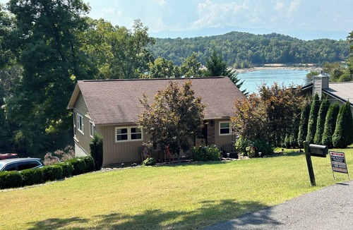 Dandridge House | Peaceful Lakefront Getaway Close To Douglas Lake & Dollywood & Pigeon Forge
