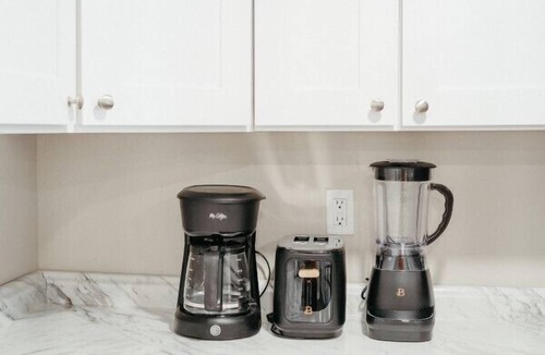 Cedar Bluff House | Peaceful Lakefront Cottage on 2.5 Acres, Newly-renovated, Sleeps 5 Guests, Private Boat Launch, Walcox Point