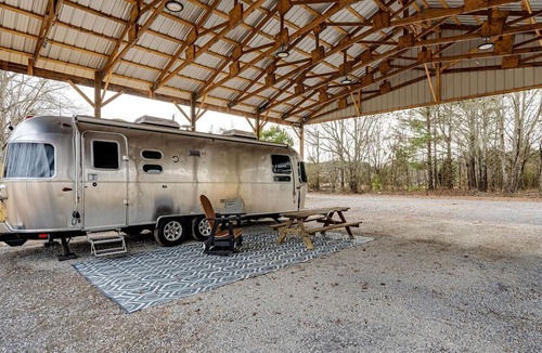 Centre House | Peaceful Lakeside Covered Airstream with Firepit & Kayaks Near Centre, AL