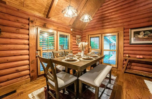 McDonough House | Peaceful Luxurious Cabin with Barrel Sauna, Hot Tub, and Fire Pit for an Amazing Relaxing Getaway in Nature in McDonough, Georgia