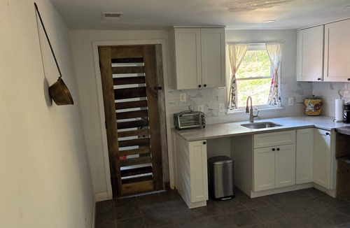 Berryville Cabin | Peaceful mountain cabin in charming Berryville VA - next to river and brewery