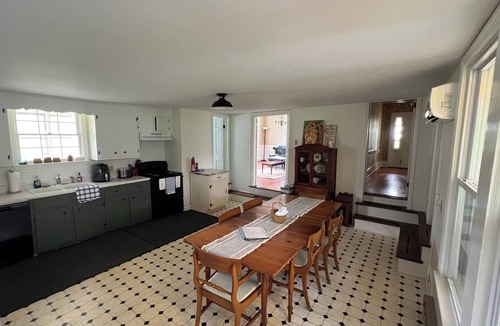 Peaks House | Peaceful Mountain Escape for Families – 3BR 2BA Farmhouse at Base of Sharp Top