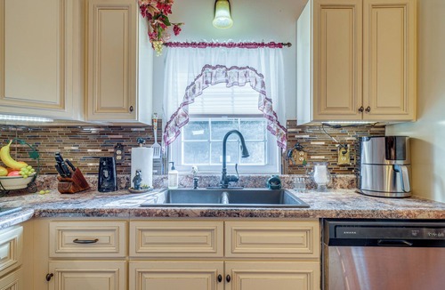 Potosi House | Peaceful Porch! Country Stay Near Elephant Rocks