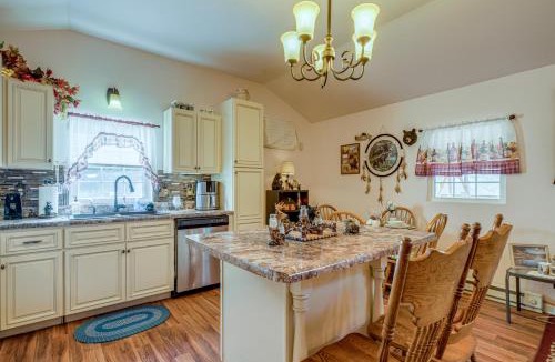 Potosi House | Peaceful Porch! Country Stay Near Elephant Rocks