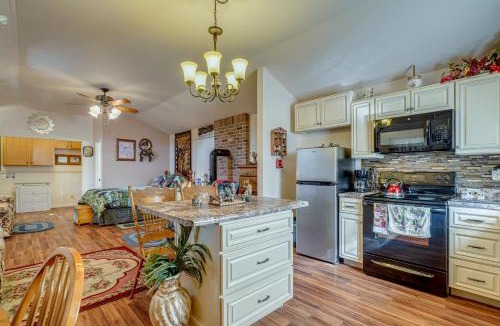 Potosi House | Peaceful Porch! Country Stay Near Elephant Rocks