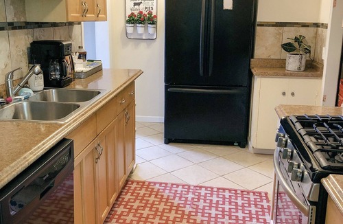 Hickory Plains House | Peaceful Sheep Farm in Austin - Pet Friendly!