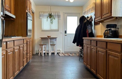 Waterford House | Peaceful Spacious Home on Crescent Lake Sleeps 8