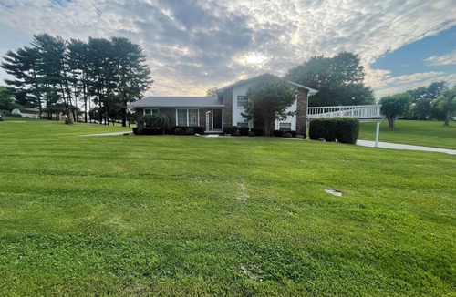 Morristown House | Peaceful Stay- Camper and Boat Parking 30 min Sevierville 50 min Smoky Mtns