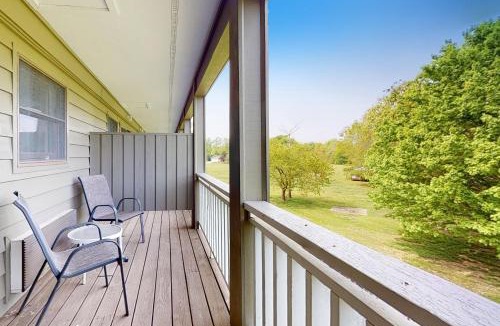 Baneberry Apartment | Peaceful Studio Sleeps 4 Gym Near Douglas Lake