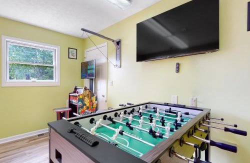Baneberry Apartment | Peaceful Studio Sleeps 4 Gym Near Douglas Lake