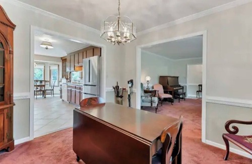 Hampton House | Peaceful Waterfront Stay Sleeps 6
