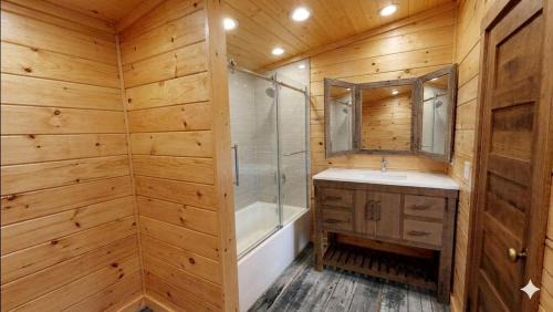 Pittsburg House | Peaceful Wooded Getaway with Hot Tub, Fire Pit & Scenic Views in Pittsburg, Missouri