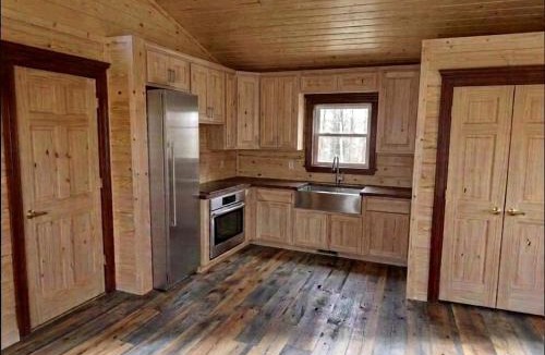Pittsburg House | Peaceful Wooded Getaway with Hot Tub, Fire Pit & Scenic Views in Pittsburg, Missouri