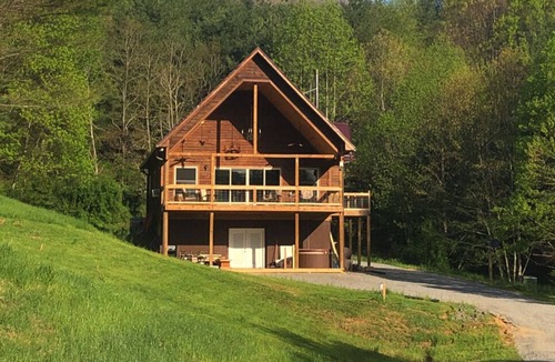 Independence House | Peach Bottom Lodge 3 Bed/3.5 Bath, 11.5 Acres, Deck w/ Hot Tub & Beautiful Views