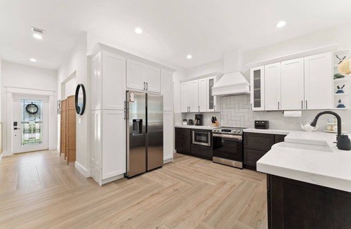 Jensen Beach House | Peacock Palace*Brand New*Heat/Chill Pool*Golf*Gym*