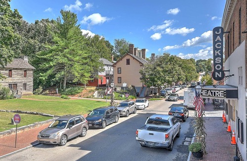 Jonesborough House | Peddler's Pad at The Historic Eureka Inn and Event Center