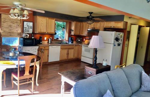 Suttons Bay House | Peek of the Bay
