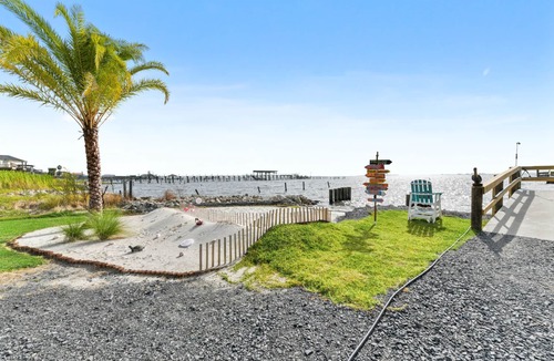 Lake Catherine House | Pelican Pier Beach House on Lake Catherine