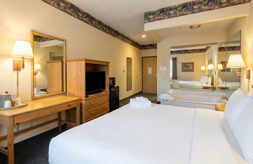 Levering Hotel | Pellston Lodge