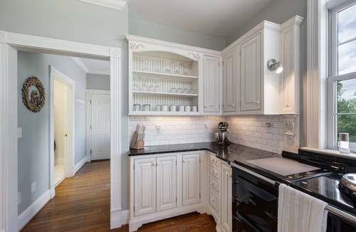 Lexington House | Peony Hill Estate Retreat - The Summer House - Pool & Hot Tub
