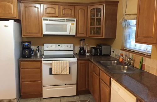 Highland Garden Apartment | Perfec, retreat! golf beaches 2 bedrooms WIFI Netflix, Washer abd Dryer ,