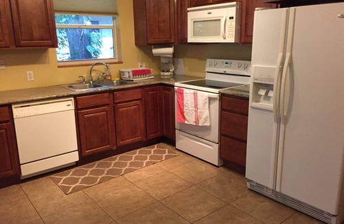 Highland Garden Apartment | Perfec, retreat! golf beaches 2 bedrooms WIFI Netflix, Washer abd Dryer ,