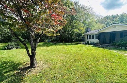 Spurgeon House | Perfect 3-bedroom House with AC in serene Gray
